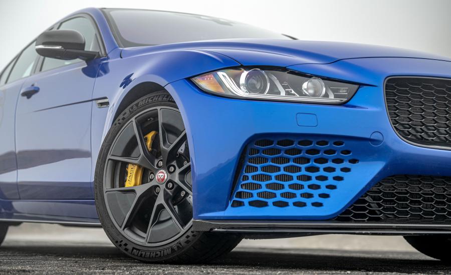 Детали экстерьера Jaguar XE SV Project 8 2017 года  (NA) (фото 29 из 32)